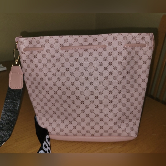 🤩BOGO! Cute small pink bag - Picture 6 of 6